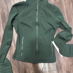 BNWT Lululemon Dedine cropped jacket- Niki in legacy green